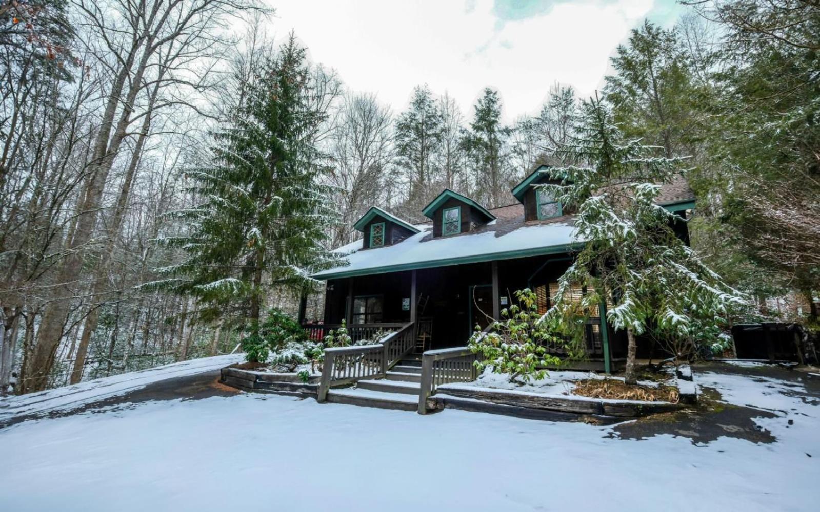 Adventure Lodge Gatlinburg Exterior photo
